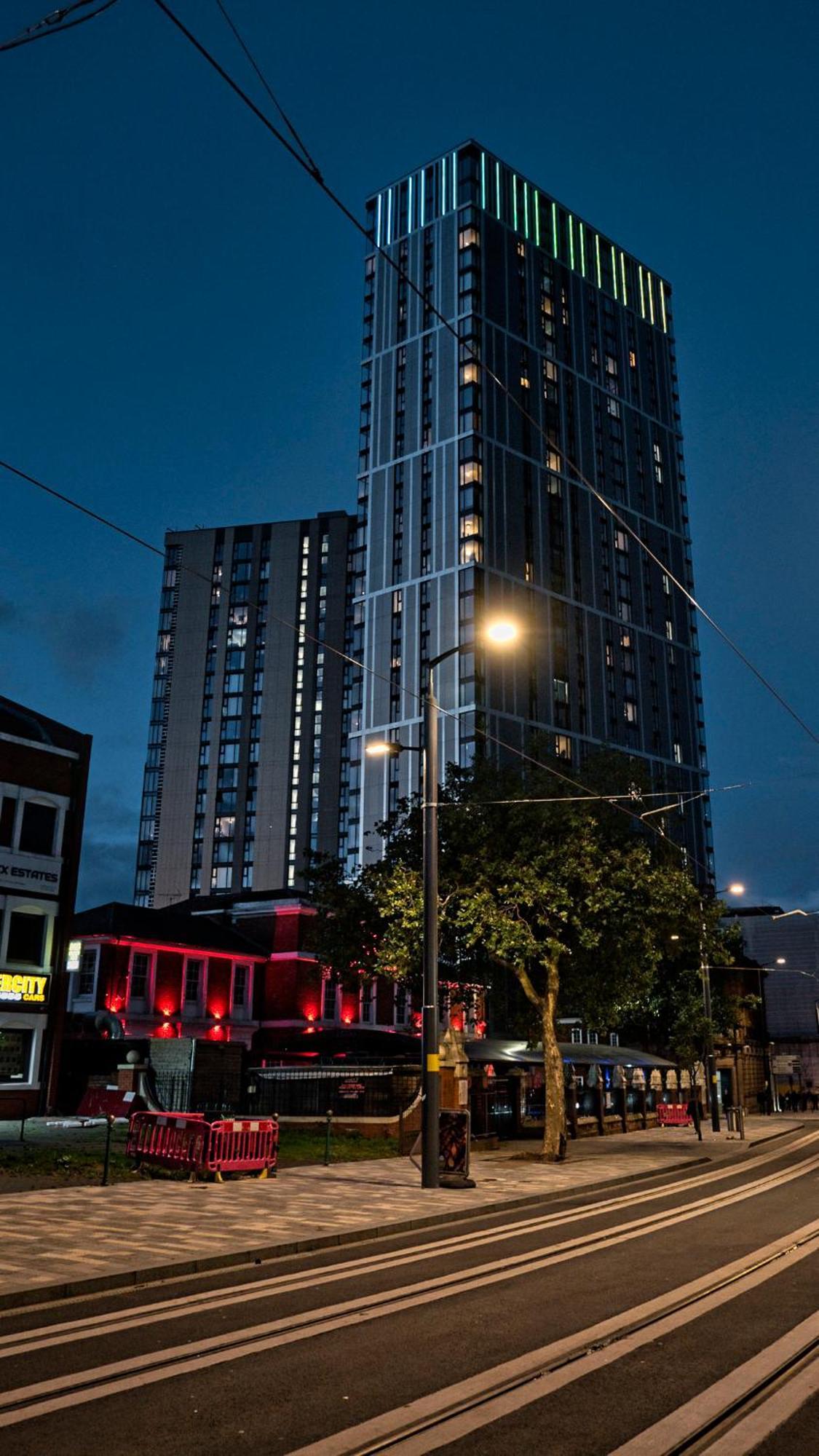 Last-Minute Specials L Book It Now L Sleeps Up To 4 L 2 Bed 2 Bath - Gym - Prime Birmingham Location L Jvt Short Lets Zewnętrze zdjęcie