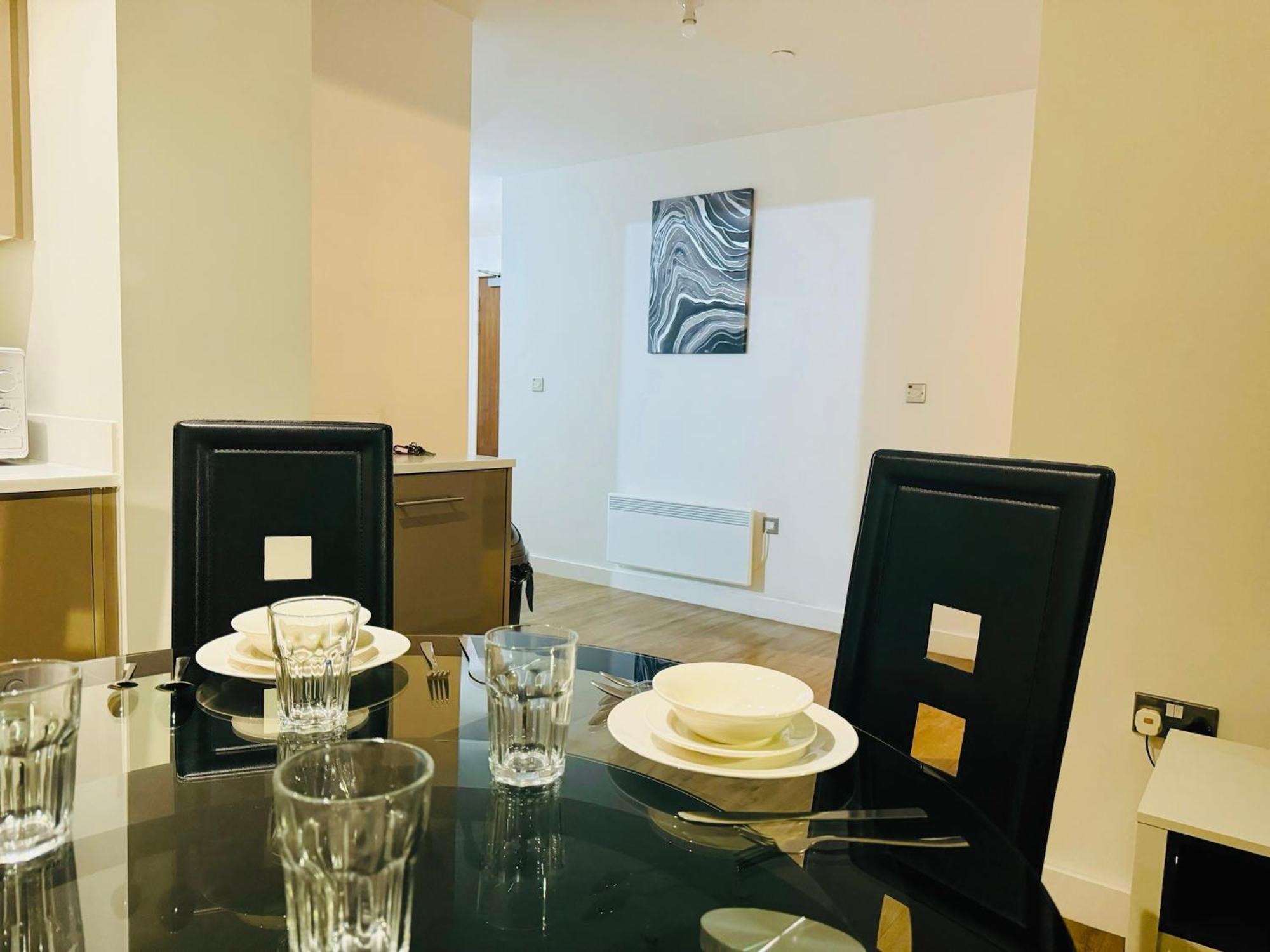 Last-Minute Specials L Book It Now L Sleeps Up To 4 L 2 Bed 2 Bath - Gym - Prime Birmingham Location L Jvt Short Lets Zewnętrze zdjęcie