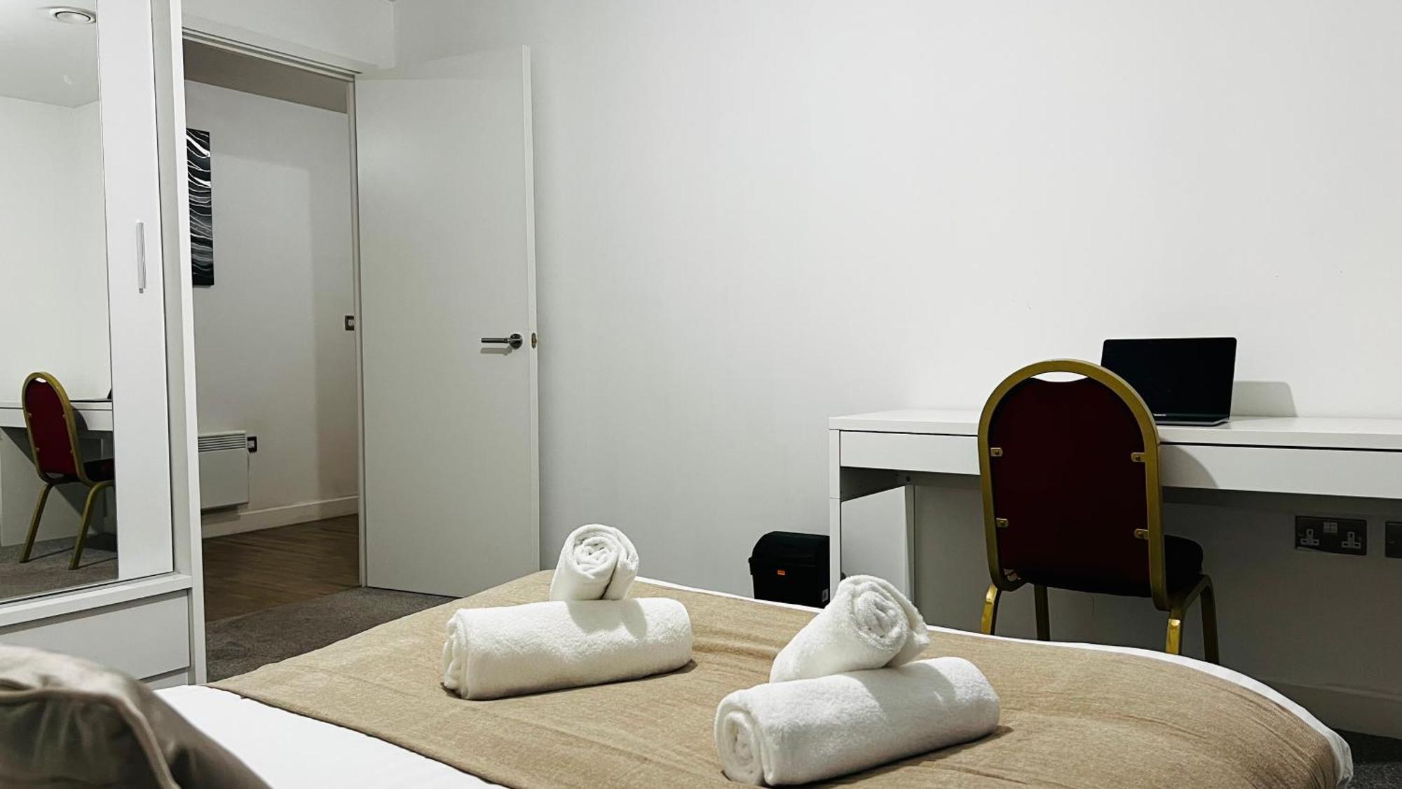 Last-Minute Specials L Book It Now L Sleeps Up To 4 L 2 Bed 2 Bath - Gym - Prime Birmingham Location L Jvt Short Lets Zewnętrze zdjęcie